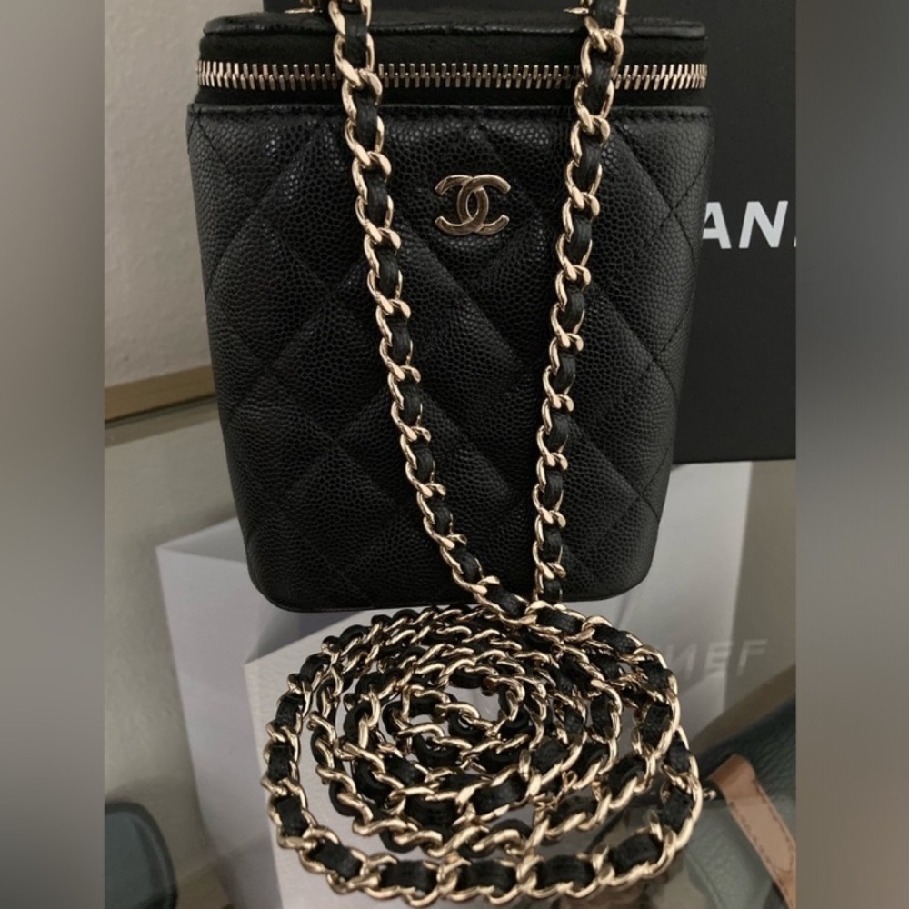 Dior or Chanel Girl - Picture 3 of 3